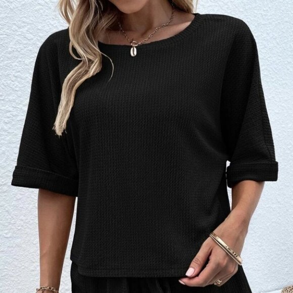 Casual comfy Batwing Sleeve Tee & Knot Front Shorts - Picture 6 of 9